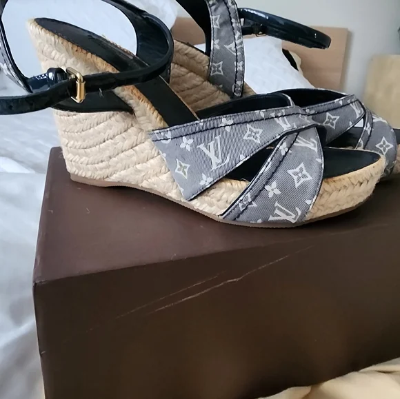 Authentic LOUIS VUITTON denim espadrilles sandals size 37 (6.5US) - Picture 4 of 11